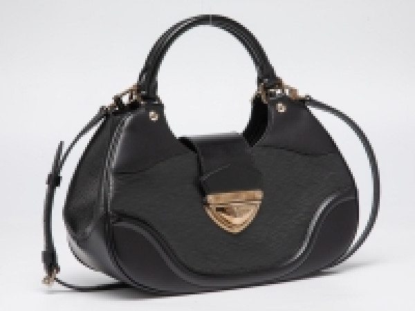 Louis Vuitton Black Epi Leather Sac Montaigne Bag with Strap (ตำหนิ : มีรอยขนแมวเล็กๆ ที่ตัวล็อค + มีรอยขีดเล็กๆ ที่สายคาดหนัง + มีรอยขีดขาวที่มุมฐานขวาหลัง + ไม่มีการ์ด)